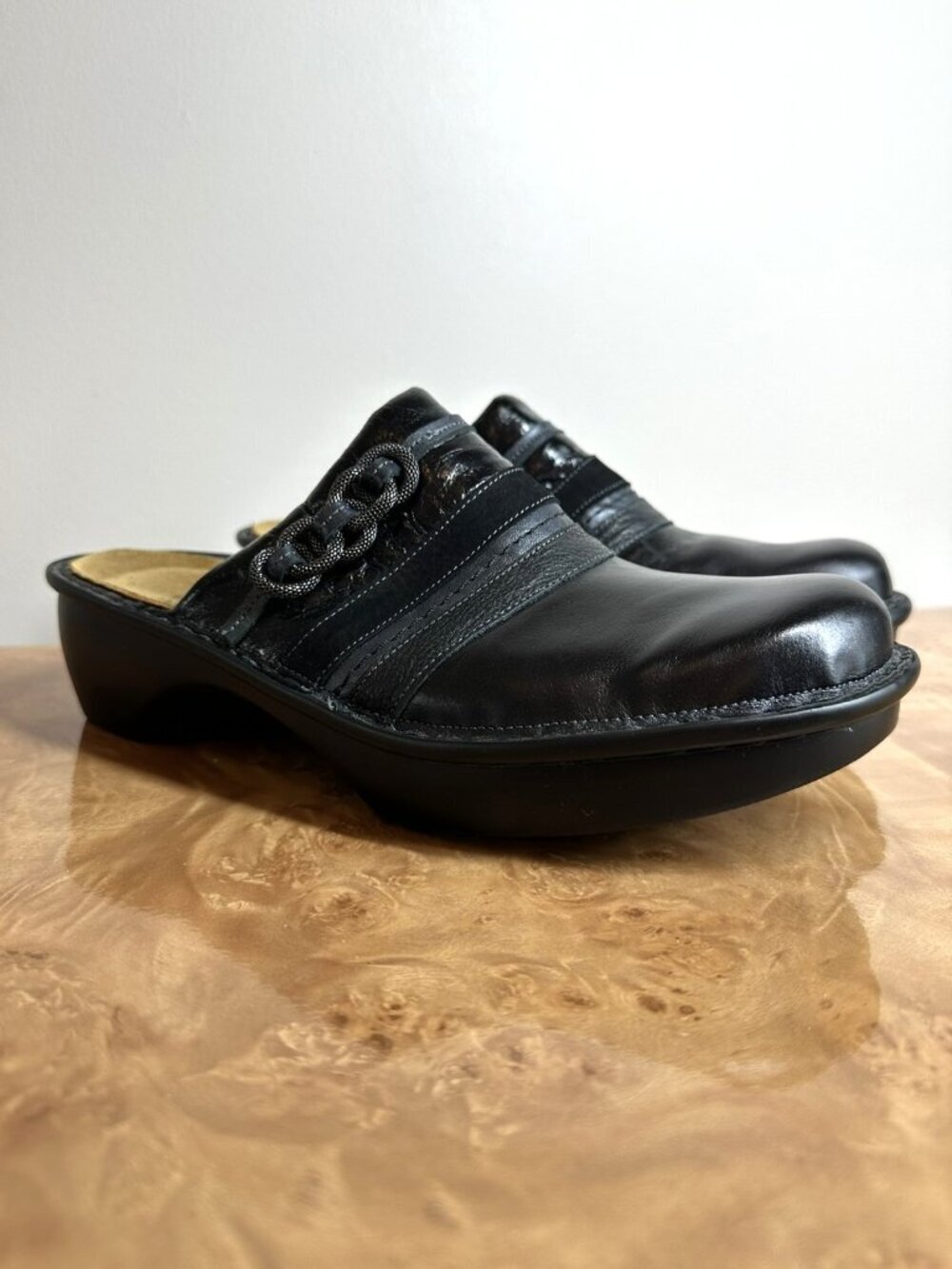 NEW Naot Black Leather Mule Clogs Chain Detail Comfort Platform Slip On EU 41